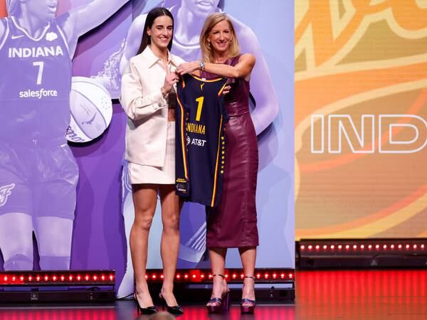 Caitlin Clark, la N°1 del Draft del baloncesto femenino, ganará apenas el 1% del sueldo de un novato en la NBA