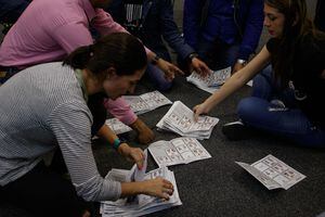 CNE revisará más de 660.000 votos que reclama la campaña de Gustavo Petro