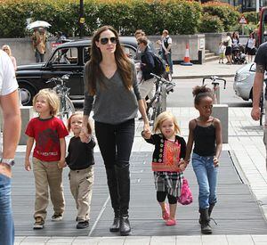 Con un look varonil, Shiloh Jolie-Pitt acude al estreno de Maléfica