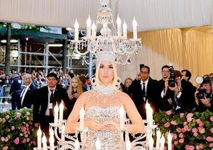 Katy Perry se viste de candelabro para la Met Gala y llueven los memes