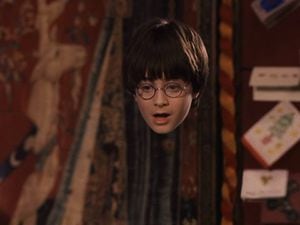 Como en Harry Potter: InvisDefense es una capa que te hace invisible ante las cámaras que usan Inteligencia Artificial