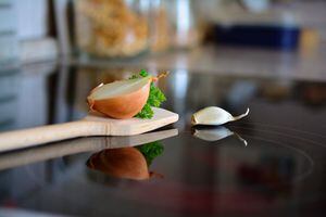 Beneficios del ajo y la cebolla para reducir riesgos del cáncer de intestino