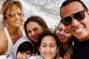 Jennifer Lopez demuestra su habilidad jugando béisbol y sorprende a Alex Rodriguez