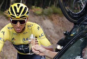 Egan Bernal pasó de pedir dinero a ganar 500 mil euros en el Tour de Francia