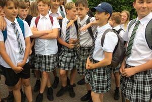 La genial respuesta de los hombres a la política de “no shorts” por ola de calor en Londres
