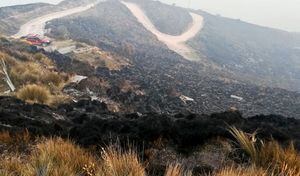 Más de 800 hectáreas consumidas en incendio forestal en cerro Atacazo
