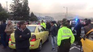 Taxistas de Quito se congregan en la Tribuna del Sur en rechazo al proceso de asignación de cupos