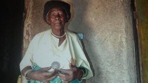 La increíble historia de Zura Karuhimbi, la mujer que salvó a más de 100 personas de un genocidio haciéndose pasar por bruja