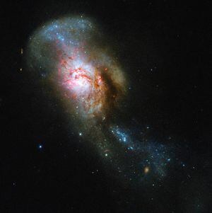 Telescópio Hubble da NASA registra impressionante 'medusa' no espaço