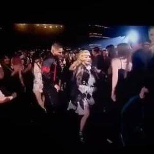 Billboard Music Awards 2019: Así fue la nalgada de Maluma a Madonna