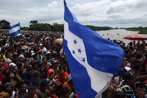 Honduras asegura que dos de sus ciudadanos murieron en caravana de migrantes