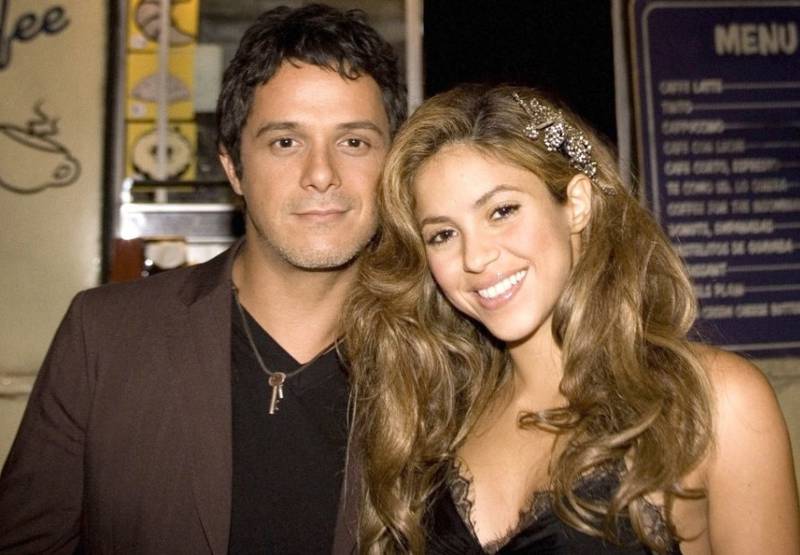 Los fanáticos de Shakira y Alejandro Sanz dicen que ella debió emprender un amor con él.