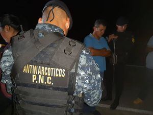 Decomisan droga y dinero en operativos en Escuintla y Huehuetenango