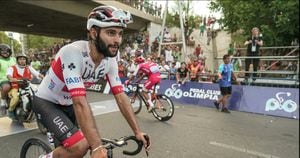 Fernando Gaviria vive un calvario tras la cancelación del Tour EAU a causa del coronavirus