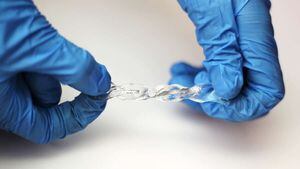 Científicos crean dispositivo suave y elástico que convierte el movimiento en electricidad incluso bajo el agua