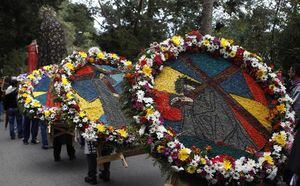 Los silleteros realizaron el tradicional viacrucis con sus silletas