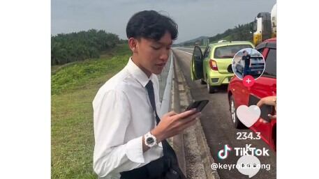 El joven y su familia no aguantaban la risa cuando se reencontraron