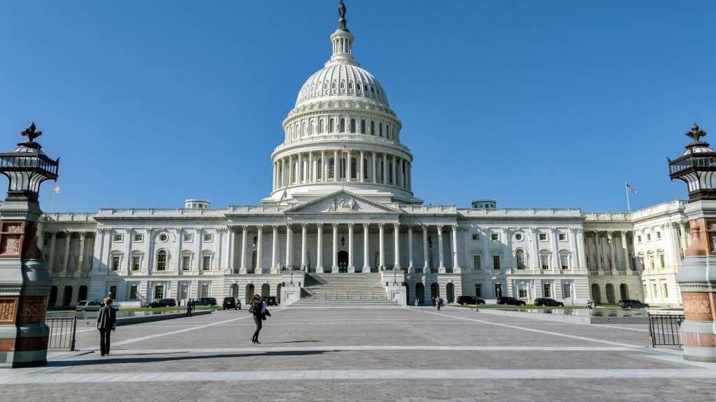 Ante el Congreso en Washington presentaron la Ley de la Dignidad.