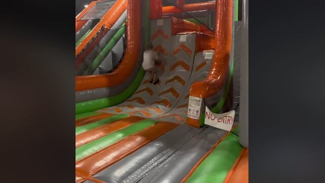 Hannah no se imaginó cuál sería el lugar de su primera cita con el joven