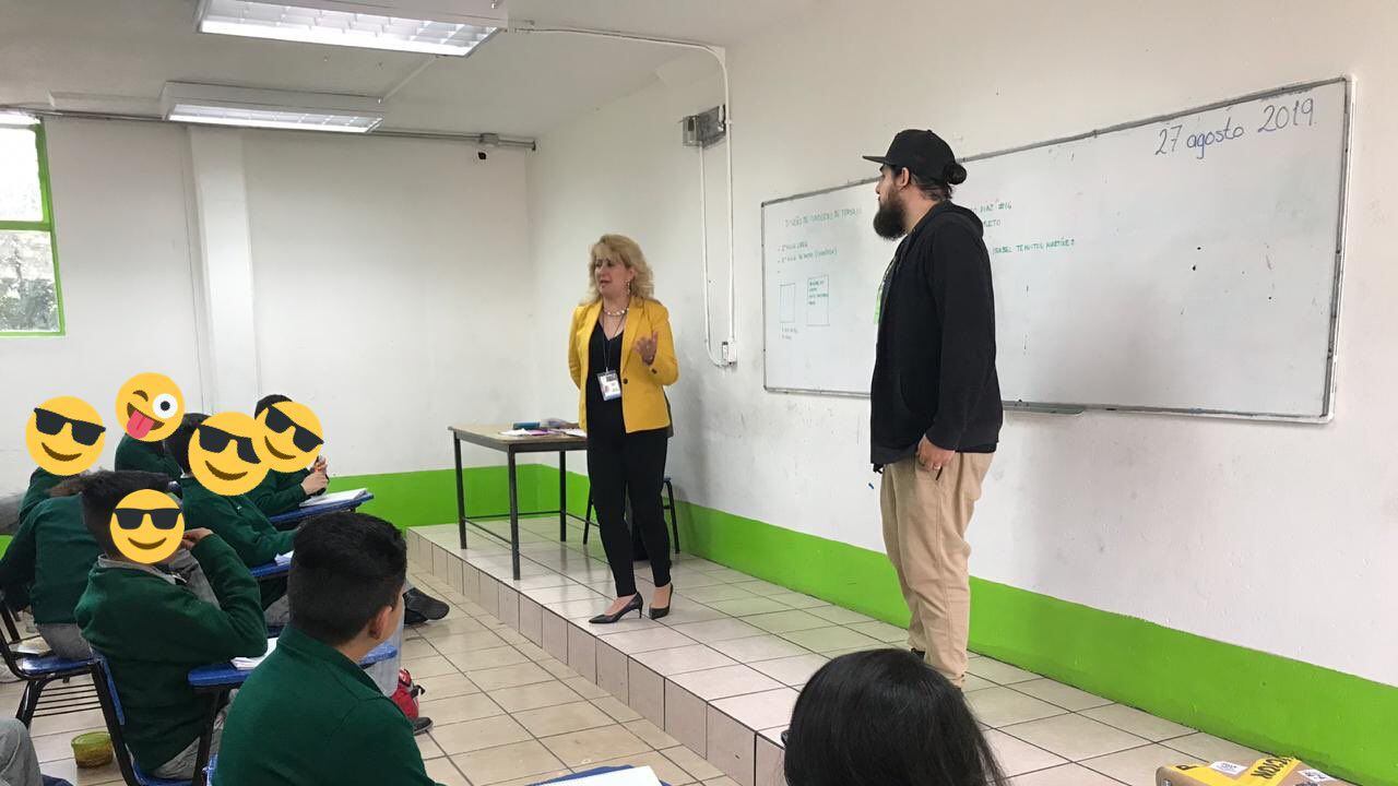 El rapero Danger lleva las rimas a los salones de clases.