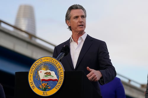 Gobernador Gavin Newsom permitirá que los médicos de Arizona viajen hasta California para hacer abortos