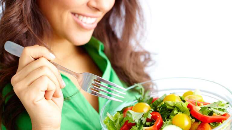 La salud mental se fortalece cuando al comer sano, ya que ayuda a disminuir la violencia.