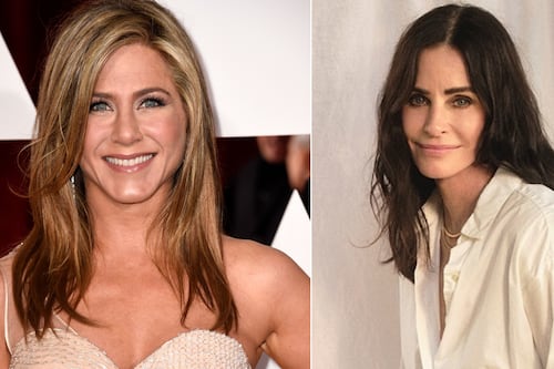 “Goddesses”: Jennifer Aniston and Courteney Cox reunite and one surprises with her appearance
