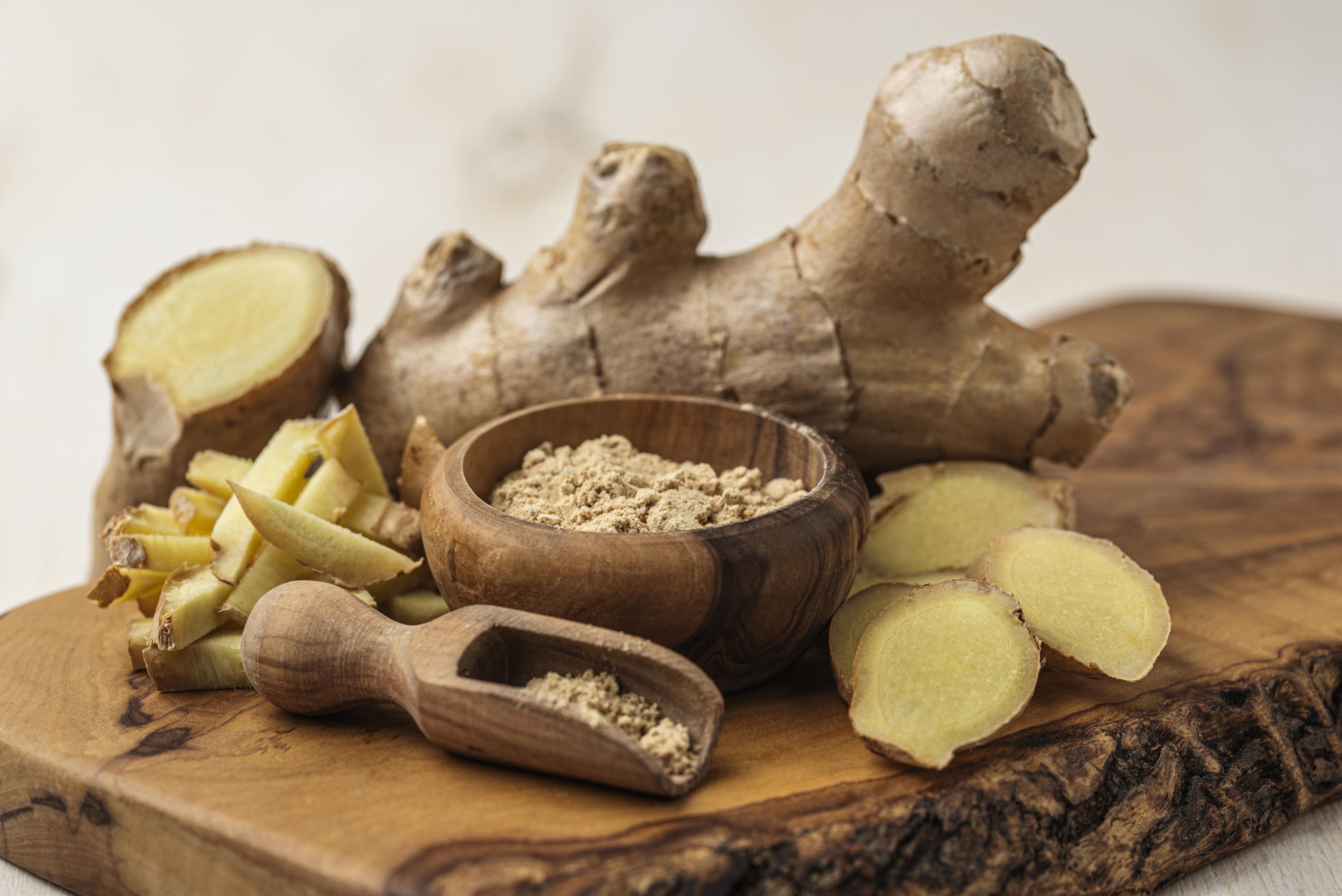 El jengibre, conocido también como kion o quion, es una raíz de planta aromática que se ha estudiado durante siglos debido a sus propiedades benéficas y curativas. Foto: Magnific.