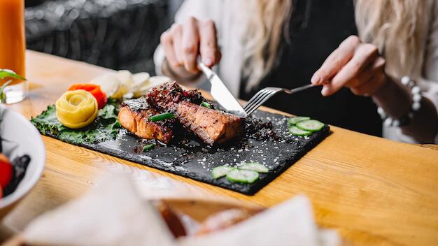 El pescado es un alimento que funciona para evitar el cansancio.