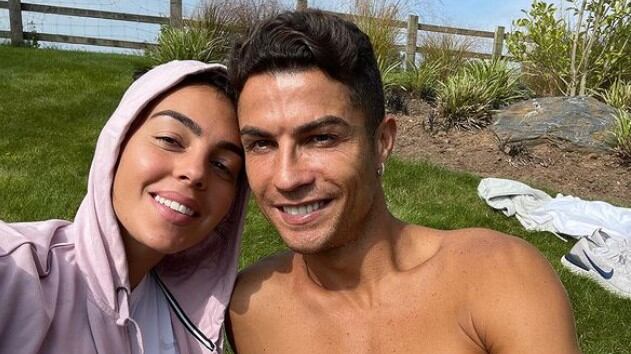 La pareja perdió a uno de sus mellizos, un hecho trágico para la familia