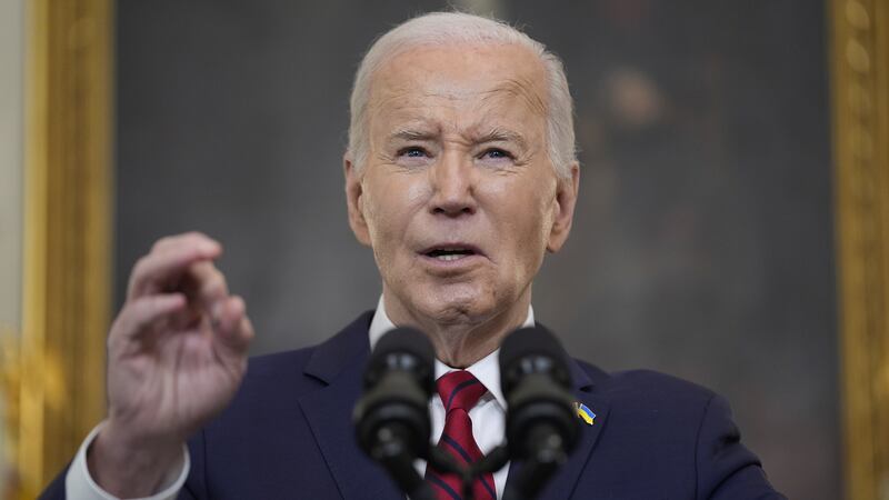 Joe Biden firmó una ley que prohibiría TikTok, pero su campaña de reelección planea seguir usando la aplicación