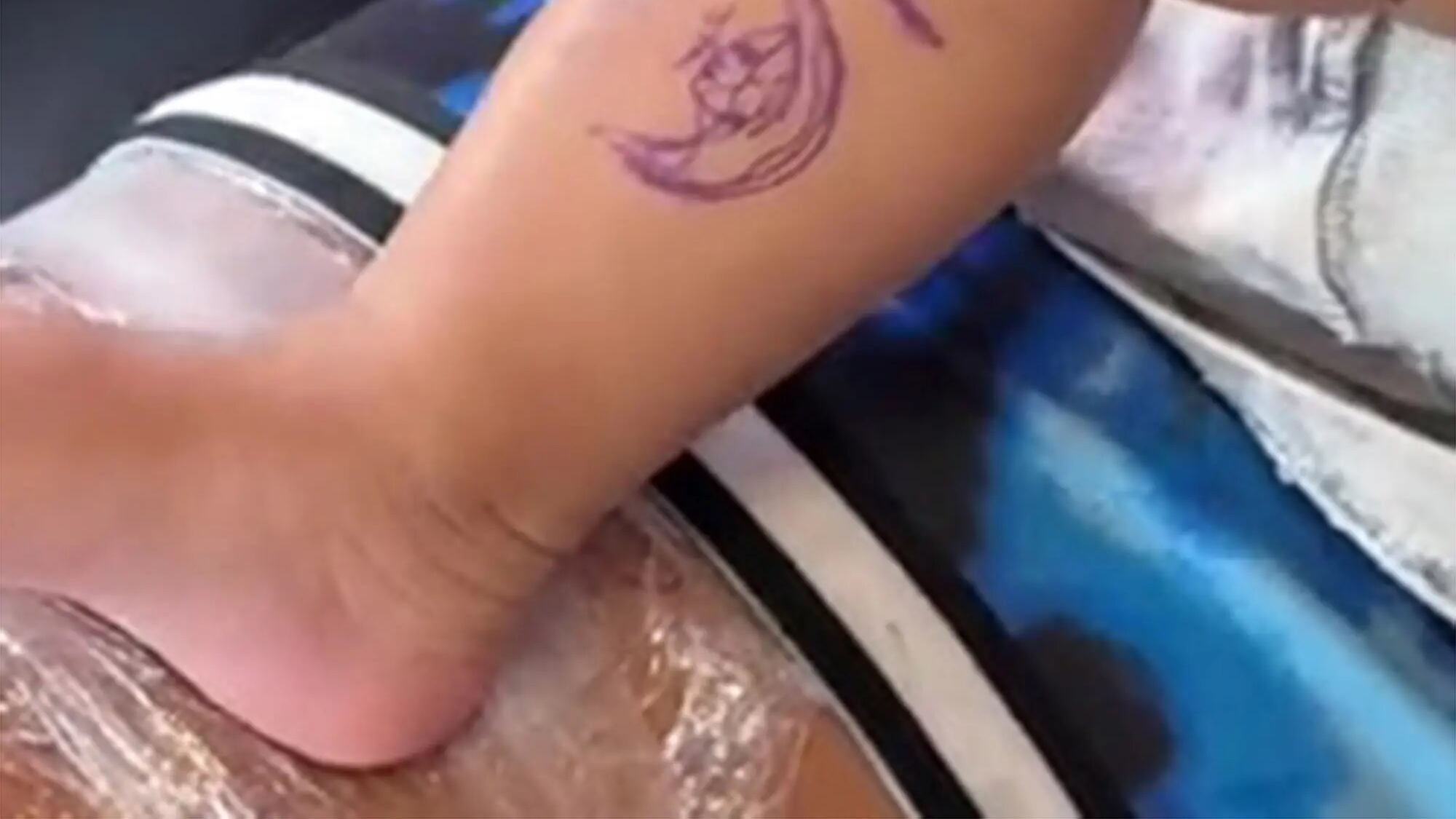 Los comentarios no se hicieron esperar ante el tatuaje del bebé.