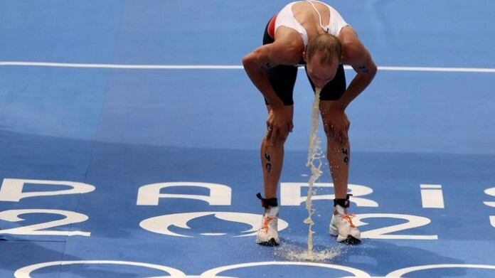 Tyler Mislawchuck vomitó ante todos tras salir del río Sena