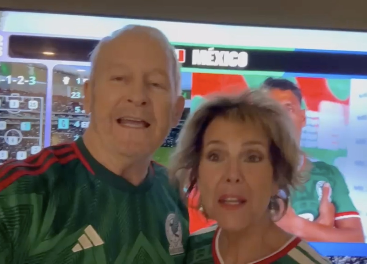 Embajador de EE. UU. se pone la camiseta de México y le echa porras al Tri en el duelo contra Corea del Sur
