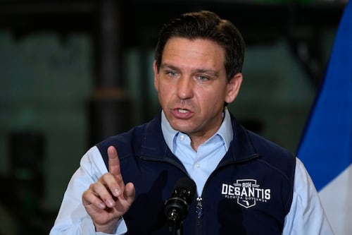 Congresistas republicanos se van contra las políticas migratorias de Ron DeSantis