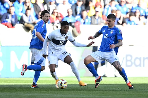 Tres jugadores de la selección Ecuador se metieron en problemas por ir a un club para adultos