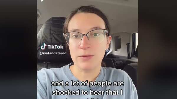 Dice que demandó a sus padres por haberla traído al mundo