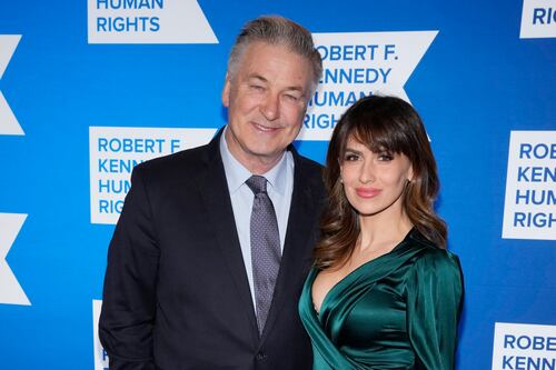 Antes del juicio de ‘Rust’: La esposa de Alec Baldwin deja cartas para sus hijos