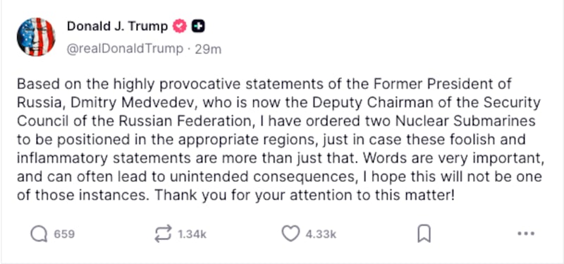 Trump ordena mover submarinos nucleares tras declaraciones de Medvedev, generando preocupación global por posible escalada bélica.