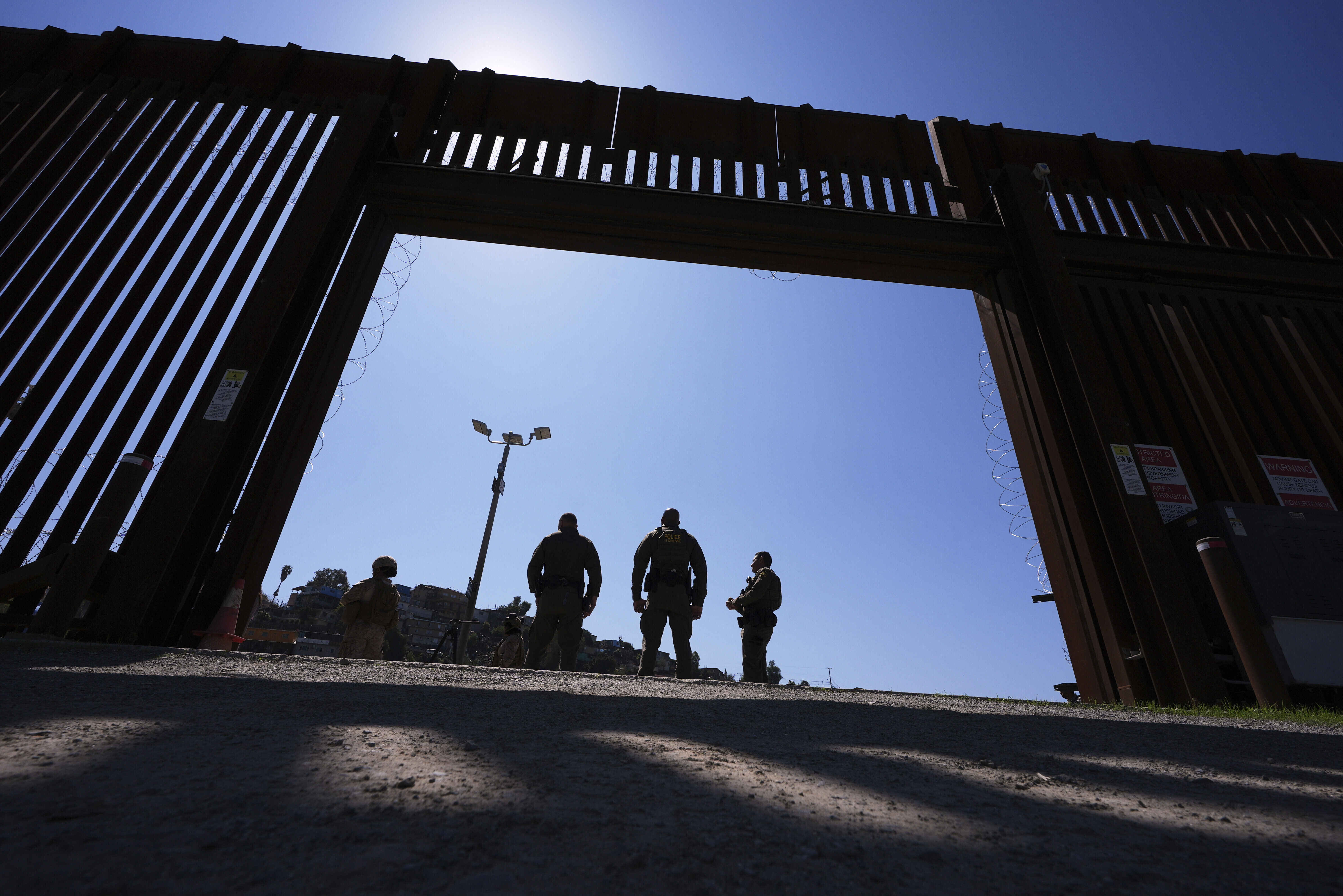 Senado de Estados Unidos aprueba fondo de ahorro para controlar la migración durante tres años