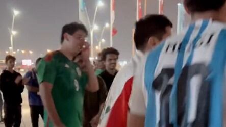 Hinchas mexicanos torean a los argentinos