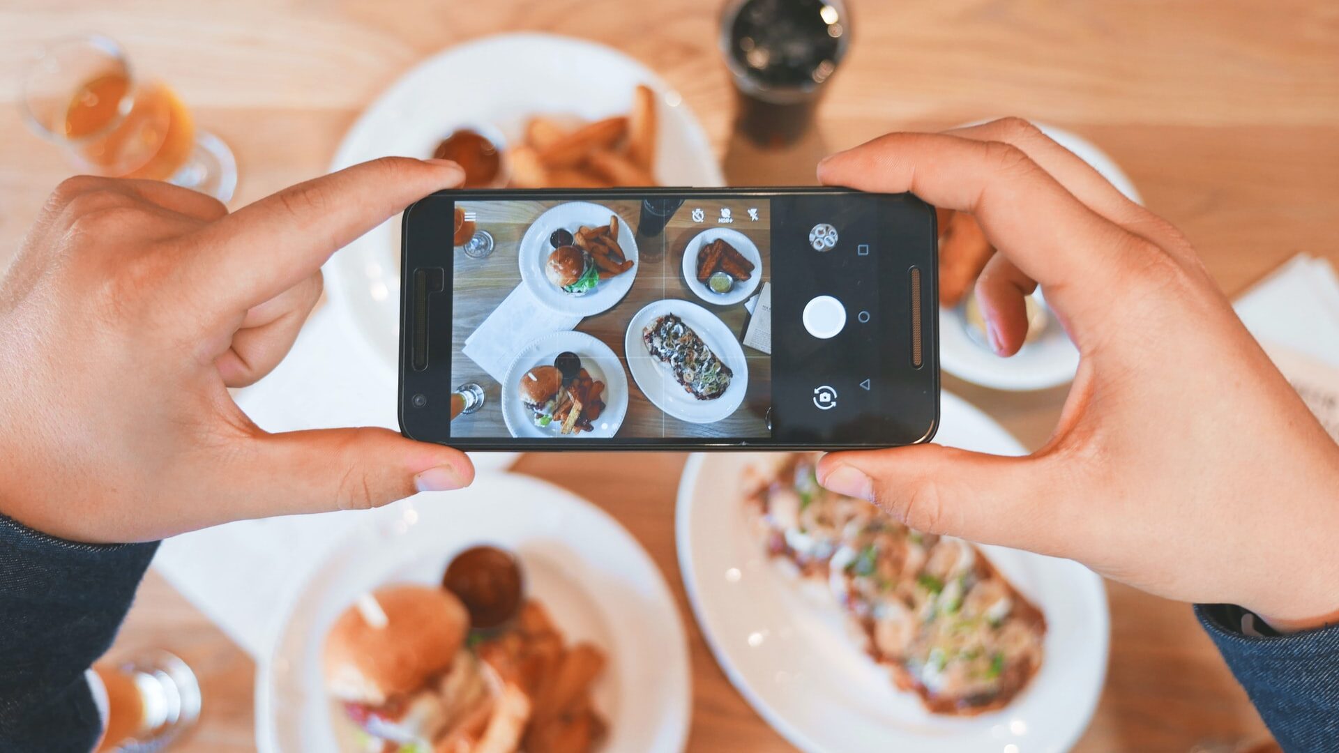 El 70% de los millenials comparte imágenes de lo que comen en Instagram y otras redes sociales.