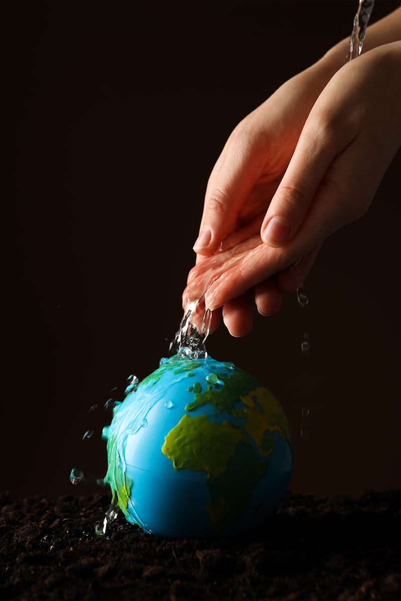 El agua es un recurso limitado y cada vez son más los problemas en diferentes partes del mundo derivados de su escasez. Foto: Freepik.