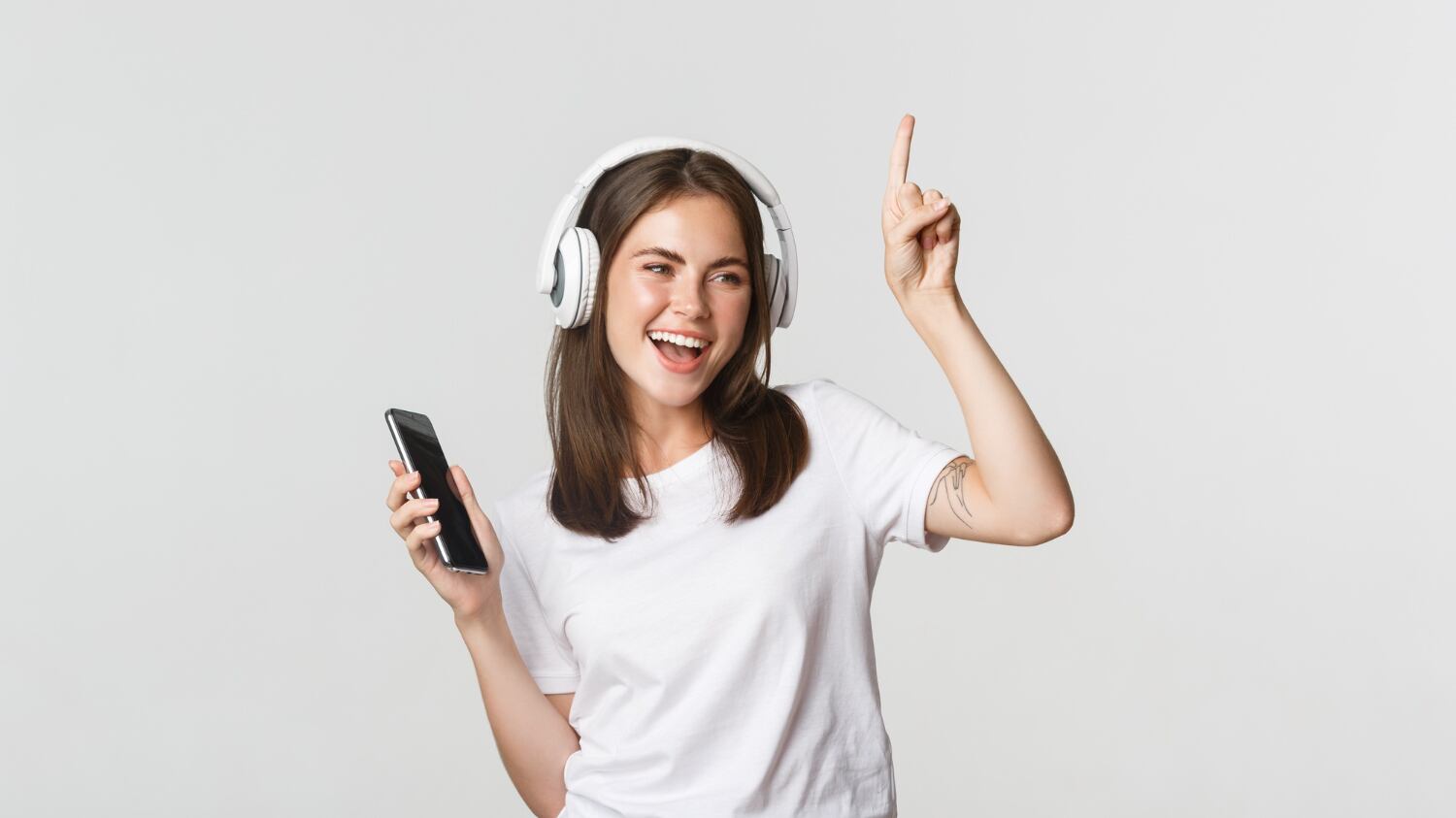 ¿Cómo es que TikTok decide que canciones se harán virales?