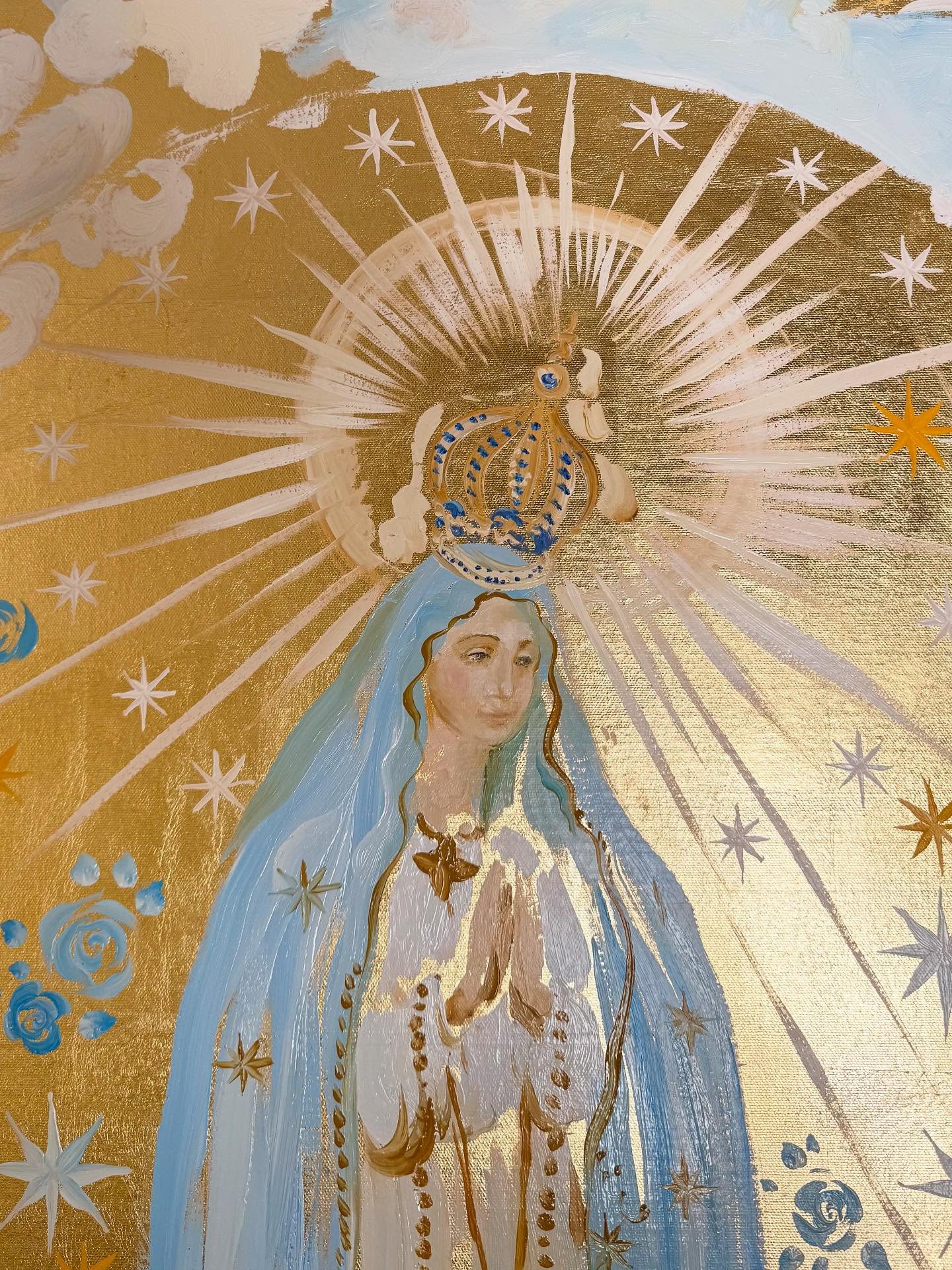Crea una serie de arte que literalmente brilla como el oro