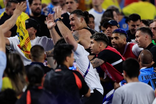 Escándalo en la Copa América: jugadores de Uruguay se pelean con hinchas colombianos en las tribunas
