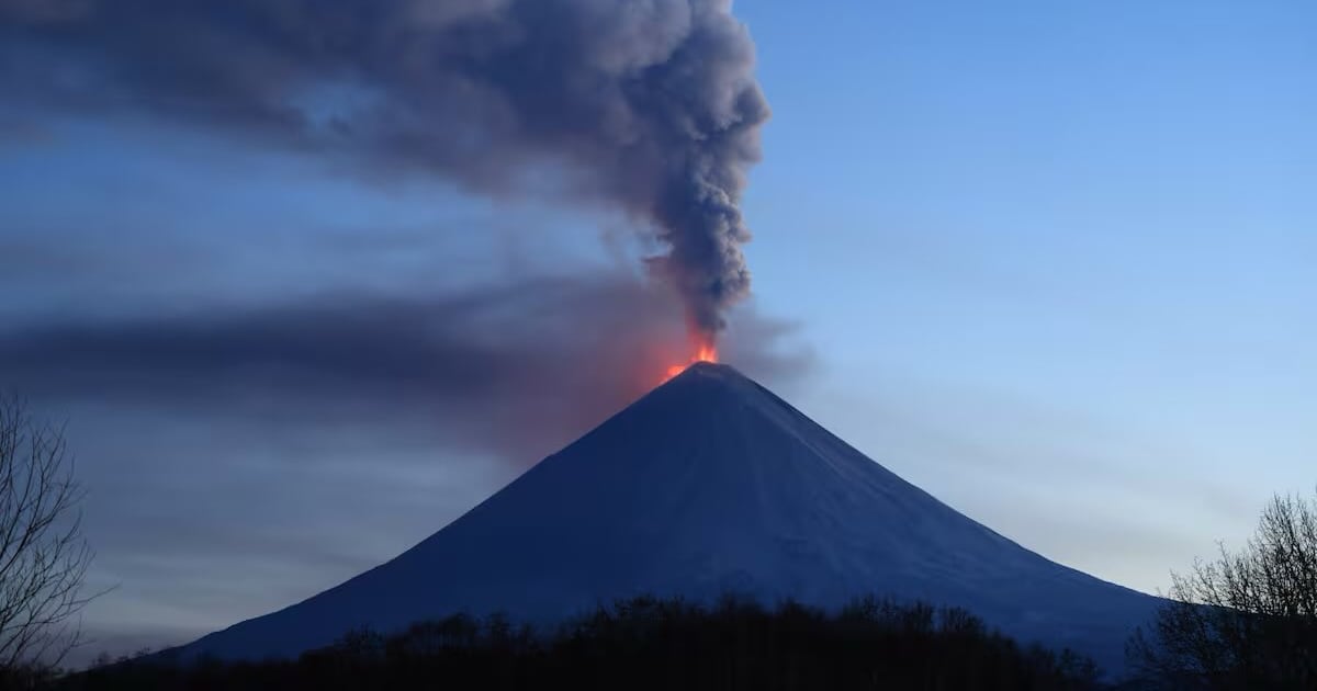Russia: Kliuchevskoi Volcano erupts after intense 8.8 earthquake