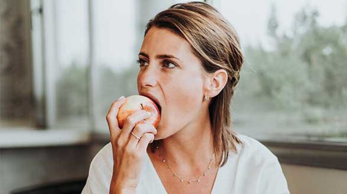 Las semillas de la manzana hacen daño cuando se consumen en exceso.