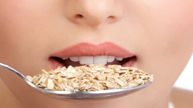 El consumo de avena ayuda a disminuir el colesterol malo.