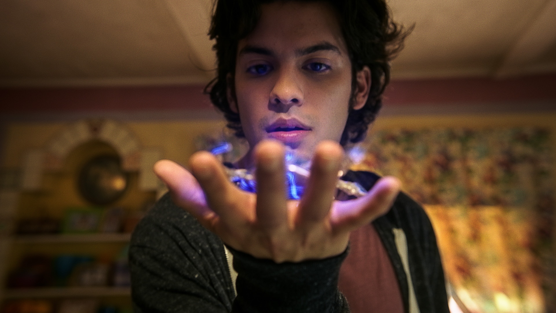 Xolo Maridueña debuta en el cine con su papel protagónico en 'Blue Beetle'
